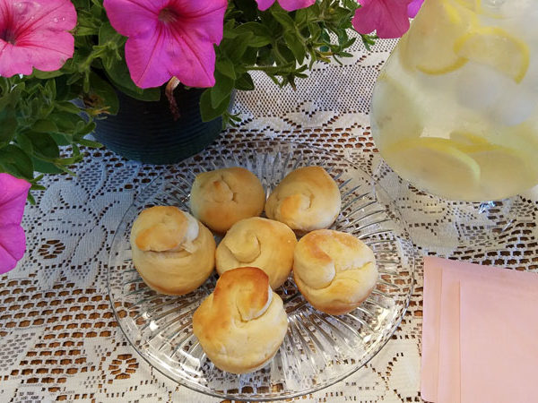 Myrtle’s Feather Rolls